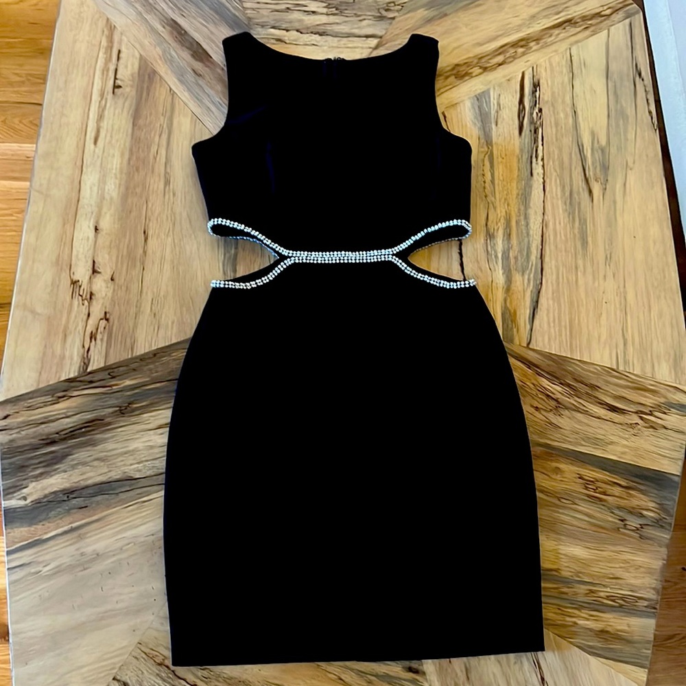 Aqua Formal Cut out mini
